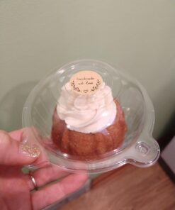 Hewnda 100 Pack Plastic Single Individual Cupcake Muffin Dome Holders Cases Boxes Cups Pods,Great for parties or cake/muffin sales 38 61XPuY59G0L