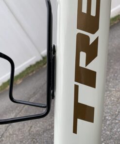 USHAKE Water Bottle Cages, Basic MTB Bike Bicycle Alloy Aluminum Lightweight Water Bottle Holder Cages Brackets(2 Pack- Drilled Holes Required) Black 39 61YLS8GJaQL