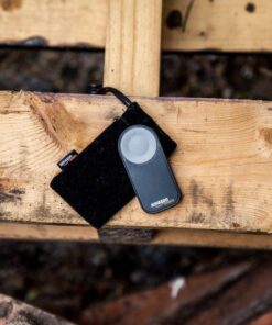 Amazon Basics Wireless Remote Control for Specific Canon Digital SLR Cameras, Black, 0.28" x 1.10" x 3.36" 47 61Z26yn7KwL