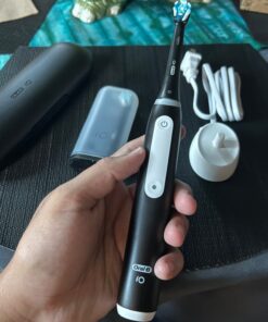 Oral-B iO Series 3 Limited Rechargeable Electric Powered Toothbrush, Black with 2 Brush Heads and Travel Case - Visible Pressure Sensor to Protect Gums - 3 Modes - 2 Minute Timer 54 61c2mnXpFVL