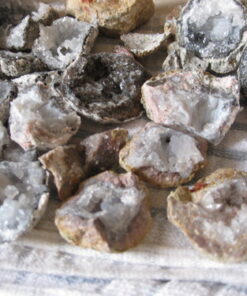 Large Size Break Open Geodes Kit 12 Whole Geodes By Ancient Treasure Adventures 62 61cjF3zeqPL