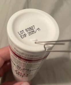 EltaMD UV Daily Tinted Sunscreen with Zinc Oxide, SPF 40 Face Sunscreen Moisturizer, Helps Hydrate Skin and Decrease Wrinkles, Lightweight Face Sunscreen, Absorbs Into Skin Quickly, 1.7 oz Pump 37 61dKTU1aWFL