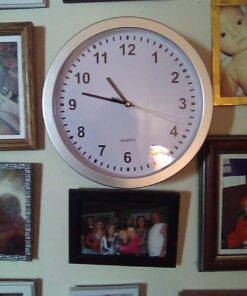 Clock Safe:10-Inch Battery-Operated Analog Clock with Hidden Wall Safe for Jewelry, Cash, Valuables, and More by Trademark Home (Silver) 36 61eQwDEJebL