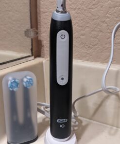 Oral-B iO Series 3 Limited Rechargeable Electric Powered Toothbrush, Black with 2 Brush Heads and Travel Case - Visible Pressure Sensor to Protect Gums - 3 Modes - 2 Minute Timer 50 61eZo9vfeL