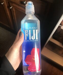 FIJI Natural Artesian Bottled Water 700 mL / 23.7 Fl Ounce (Pack of 12) - Sports Cap 41 61fQkYszCML