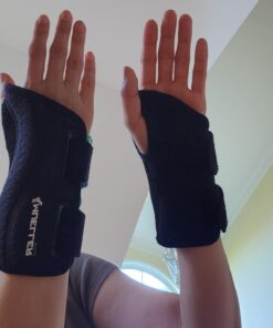 Mueller Sports Medicine Green Fitted Wrist Brace for Men and Women, Support and Compression for Carpal Tunnel Syndrome, Tendinitis, and Arthritis, Black Right Small/Medium (Pack of 1) 31 61fSlECof8L