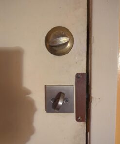 Kwikset Halifax Deadbolt Lock, Satin Nickel Square Exterior Keyed Front Entry Door, Pick Resistant SmartKey Rekey Security, Single Cylinder Dead Bolt, with Microban Protection 23 61gtccSEcvL