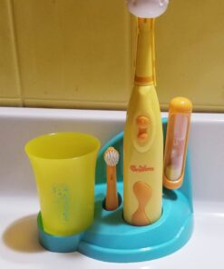 Brusheez® Kids’ Electric Toothbrush Set - Safe & Effective for Ages 3+ - Parent Tested & Approved with Gentle Bristles, 2 Brush Heads, Rinse Cup, 2-Minute Timer, & Storage Base (Jovie The Giraffe) Jovie the Giraffe 34 61hP9B59MWL