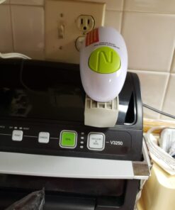 Robo Twist Electric Jar Opener– The Original RoboTwist One Touch Electric Handsfree Easy Jar Opener, Works for Jars - As Seen on TV 31 61hTG0CKn9L