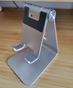 Adjustable Cell Phone Stand, OMOTON Aluminum Desktop Cellphone Stand with Anti-Slip Base and Convenient Charging Port, Fits All Smart Phones, Silver 31 61ip90kvhLL