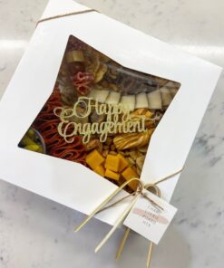 SCT White Window Bakery Boxes with Attached Flip Top, 4-Corner Beers Design, 10 x 10 x 2.5, White, Paper, 200/Carton 10" x 10" x 2-1/2" 35 61jt4Qf0L4L