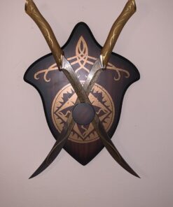 UNITED CUTLERY Lord of the Rings Fighting Knives of Legolas Greenleaf – Officially Licensed, Sharp Stainless Steel Blades, Metal Guard and Pommel – Detailed Replicas for LOTR Fans - 22 3/8” Overall 24 61kEfXvS5AL