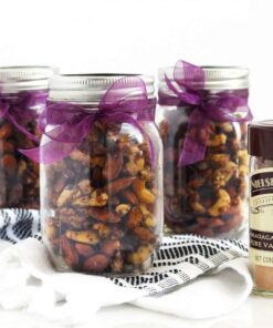 Nielsen-Massey Madagascar Bourbon Pure Vanilla Powder for Baking and Cooking, 2.5 Ounce Jar with Gift Box 12 61mKW9De45L