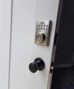 Kwikset 92640-001 Contemporary Electronic Keypad Single Cylinder Deadbolt with 1-Touch Motorized Locking, Satin Nickel, 8 x 4 x 6 28 61n9VbczZ3L