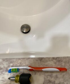 Klein Tools 32561 Multi-Bit Screwdriver / Nut Driver, 6-in-1 Stubby Screwdriver with 2 Phillips, 2 Slotted Bits, 2 Nut Drivers 42 61oKiGNgc9L