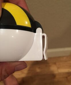 Pokémon Clip and Carry Poké Ball Adjustable Belt with 2-inch Pokemon Figure, Poké Ball, and Additional Poke Ball - Gotta Catch 'Em All, Styles May Vary (Discontinued by Manufacturer) 12 61p15v4kBQL