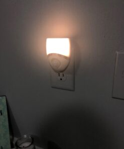 Amerelle Motion Sensor Night Light - LED Plug In Night Light With Sensor That Lights Up When It Auto Detects Motion - Wide 100 Degree Detection Zone - Ideal for Bathroom & Nursery - (73092CC) 1 40 61pvDN3y9QL