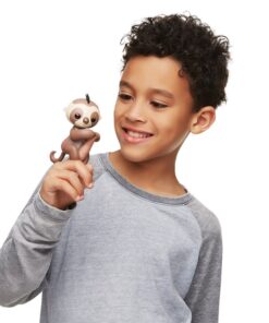 Fingerlings Baby Sloth - Kingsley (Brown) - Interactive Baby Pet - by WowWee Kingsley (Brown) 17 61s4R5tH3fL