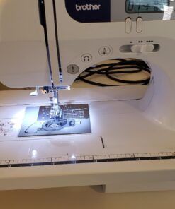 Distinctive 1-4 (Quarter Inch) Quilting Sewing Machine Presser Foot with Edge Guide - Fits All Low Shank Snap-On Singer*, Brother, Babylock, Janome, Kenmore, White, Juki, Simplicity, Elna and More! 7 61tBEG2hAL