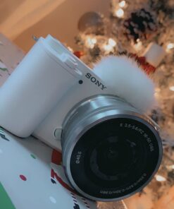 Sony Alpha ZV-E10 - APS-C Interchangeable Lens Mirrorless Vlog Camera Kit - White w/16-50mm Base 43 61yXn3GNq2L