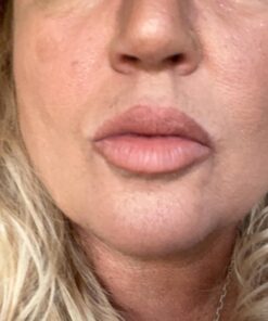 NYX PROFESSIONAL MAKEUP Soft Matte Lip Cream, Lightweight Liquid Lipstick - London (Mid-Tone Beige) 0.27 Fl Oz (Pack of 1) 32 71 cEmS vL