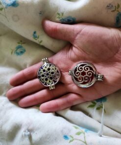 Wholesales 12pcs Mixed Silver 32mm Round Aromatherapy Pendant Locket Essential Oil Diffuser Necklace 16 71 pYHOVhAL