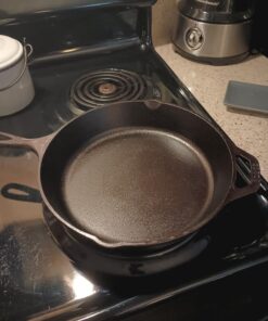 Lodge 10.25 Inch Cast Iron Pre-Seasoned Skillet – Signature Teardrop Handle - Use in the Oven, on the Stove, on the Grill, or Over a Campfire, Black 69 710uKxbApvL