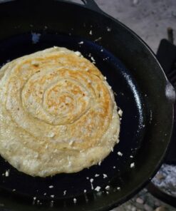 Lodge 10.25 Inch Cast Iron Pre-Seasoned Skillet – Signature Teardrop Handle - Use in the Oven, on the Stove, on the Grill, or Over a Campfire, Black 97 7111KVRHYqL