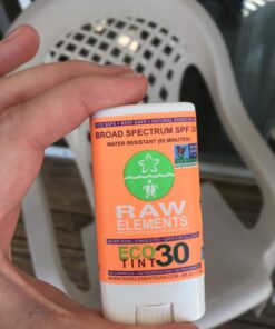 Raw Elements Tinted Face Stick All-Natural Mineral Sunscreen | Non-Nano Zinc Oxide, 95% Organic, Very Water Resistant, Reef Safe, Non-GMO, Cruelty Free, SPF 30+, All Ages Safe, Moisturizing, 0.5oz 25 711ih8mlqsL