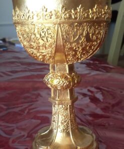 Design Toscano Golden Chalice of King Arthur Medieval Décor Decorative Gothic Goblet Sculpture, 5 Inches Wide, 5 Inches Deep, 9 Inches High, Metallic Gold Finish 31 711o1rExhuL