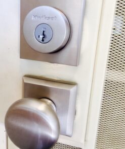 Kwikset Halifax Deadbolt Lock, Satin Nickel Square Exterior Keyed Front Entry Door, Pick Resistant SmartKey Rekey Security, Single Cylinder Dead Bolt, with Microban Protection 24 713Nn8JrMPL