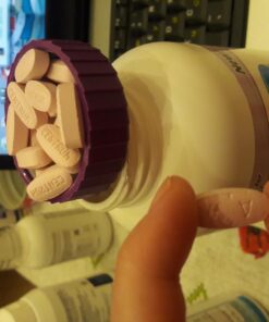 Centrum Multivitamin Tablet for Women, Multivitamin/Multimineral Supplement with Iron, Vitamins D3, B and Antioxidants - 200 Count Old 200 Count (Pack of 1) 32 714pOx6FDLL 1