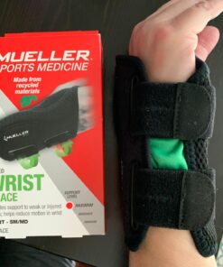 Mueller Sports Medicine Green Fitted Wrist Brace for Men and Women, Support and Compression for Carpal Tunnel Syndrome, Tendinitis, and Arthritis, Black Right Small/Medium (Pack of 1) 30 714tHd8eddL
