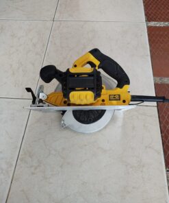 DEWALT Circular Saw, 15 Amp, 57 Degree Bevel, Electric Brake, Corded (DWE575SB) Circular Saw Only 44 7158Rlstw6L
