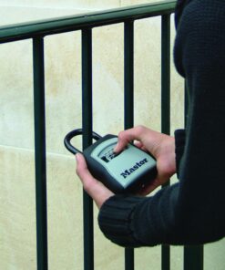 Master Lock Key Lock Box, Outdoor Lock Box for House Keys, Key Safe with Combination Lock, 5 Key Capacity 1 Pack Black 29 7165tCdbTL