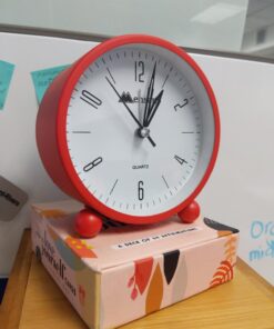 Mensent Analog Alarm Clock, 4 inch Round Silent Alarm Clock Non Ticking, Night Light, Snooze, Battery Powered Silent Alarm Clock, Simple Design BesideDesk Alarm Clock (Red) Red 15 717DVj50uiL