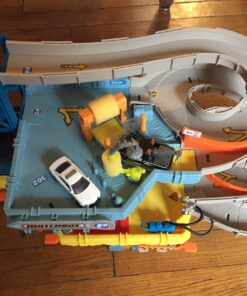 Matchbox Cars Playset, 4-Level Toy Garage & Tow Truck in 1:64 Scale, Kid-Powered Elevator, Car Repair Station & Spiral Ramp 33 717VvucHfmL