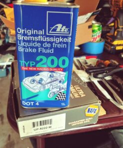 ATE Original TYP 200 Racing Quality DOT 4 Brake Fluid, 1 Liter Can 1 Liter (33.8 ounces) 25 719EljhjTgL