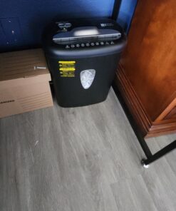 Amazon Basics 8 Sheet Cross Cut Paper and Credit Card Shredder with 4.1 Gallon Bin, Black 33 719eISvWhfL