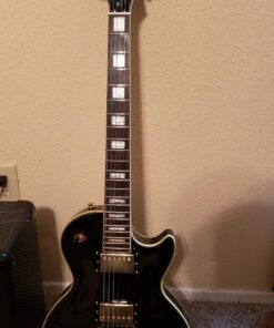 MusicNomad Guitar Complete Cleaning & Care Kit: Cleaner, Polish, Fretboard Oil & 2 Cloths (MN108) 47 71AQ7bAJA L