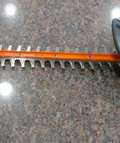 BLACK+DECKER 20V MAX Cordless Hedge Trimmer, 22-Inch, Tool Only (LHT2220B) 33 71AgctWOML