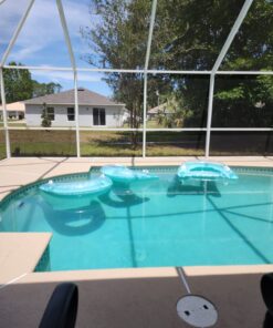 INTEX 58859EP Sit 'N Float Inflatable Lounge: Built-In Cup Holders – Heavy-Duty Handles – 220lb Weight Capacity – 58" x 39" – Colors May Vary 38 71AlWVsswKL