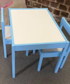 Amazon Basics 3-Piece Wood Kids Table and Chairs Set with Dry Erasable Table Top, Sky Blue, 64 x 49 x 45 cm 44 71AnJkbIImL