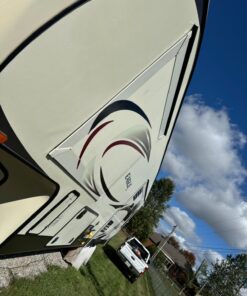 Meguiar's M6732 Marine/RV One Step Compound - Marine and RV Restorer That Removes Heavy Oxidation and Scratches While Restoring Gloss - 32 Oz One-Step Compound (32 Oz) 47 71B0reuZ2SL