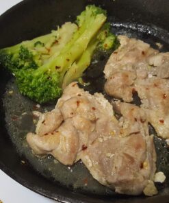 Lodge 10.25 Inch Cast Iron Pre-Seasoned Skillet – Signature Teardrop Handle - Use in the Oven, on the Stove, on the Grill, or Over a Campfire, Black 74 71BwsdIEzIL