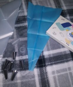 Bakers dozen Premium Piping Bags 12" with Extra Tickness | 100 Disposable Pastry Bags with 1 Coupler and 2 Ties | Kitchen Icing Bags | Cake Decoration Piping Bags | Anti-Burst and Non-slip Piping Bag 12 IN 100 Pastry Bags Pieces 40 71CBSKT2VlL