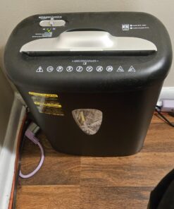 Amazon Basics 8 Sheet Cross Cut Paper and Credit Card Shredder with 4.1 Gallon Bin, Black 34 71DLdIdzvNL