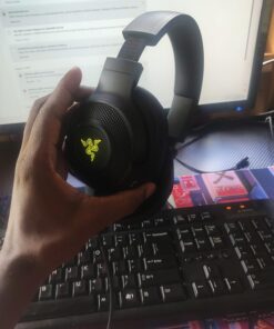 Razer Kraken V3 X Wired USB Gaming Headset: Lightweight Build - Triforce 40mm Drivers - HyperClear Cardioid Mic - 7.1 Surround Sound - Chroma RGB Lighting - Black 21 71DMo79SZnL