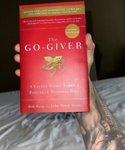 The Go-Giver, Expanded Edition: A Little Story About a Powerful Business Idea (Go-Giver, Book 1 10 71EDVYOGKeL