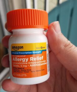 Amazon Basic Care 24 Hour Allergy Relief, Levocetirizine Dihydrochloride Tablets, 5 mg, Antihistamine, Relieves Sneezing, Runny Nose, Itchy Nose or Throat and Itchy, Watery Eyes, 80 Count 42 71EKnF24HL